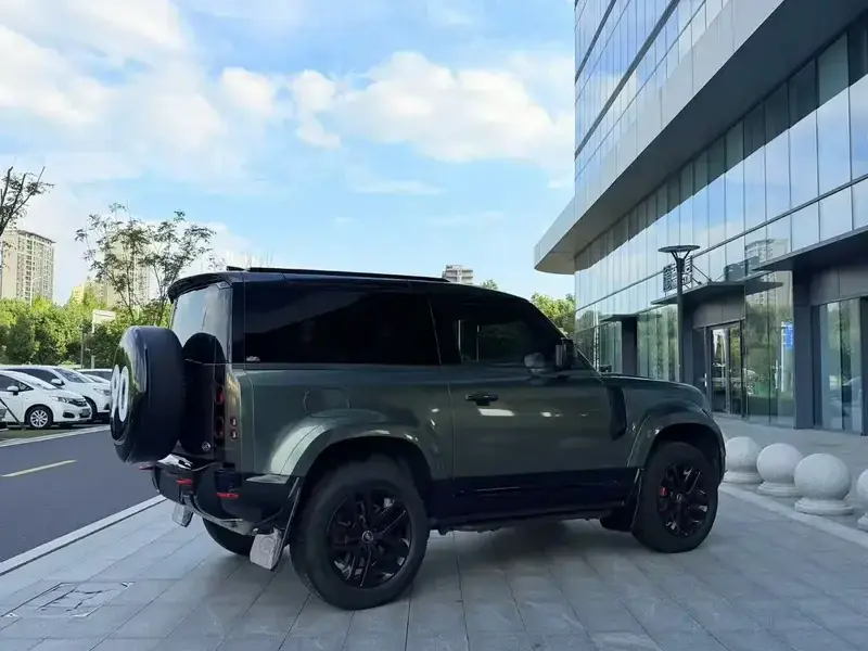 2023 Land Rover Defender с пробегом 62 000 км