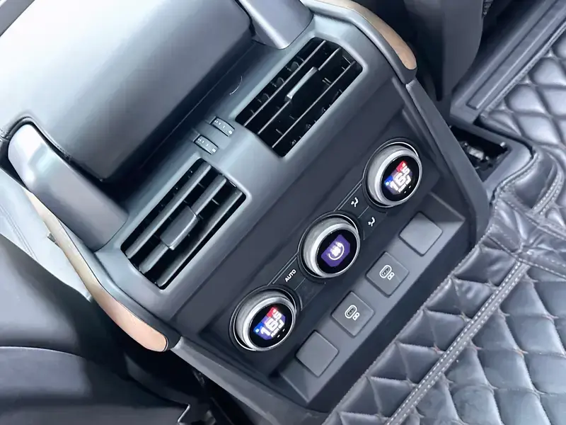 2023 Land Rover Defender с пробегом 36 000 км