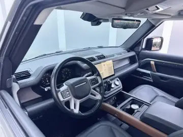 2023 Land Rover Defender с пробегом 36 000 км