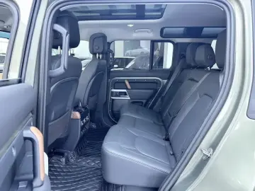 2023 Land Rover Defender с пробегом 36 000 км