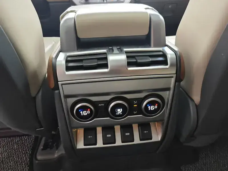 2020 Land Rover Defender с пробегом 82 000 км
