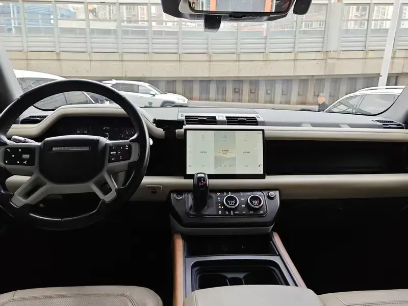 2020 Land Rover Defender с пробегом 82 000 км
