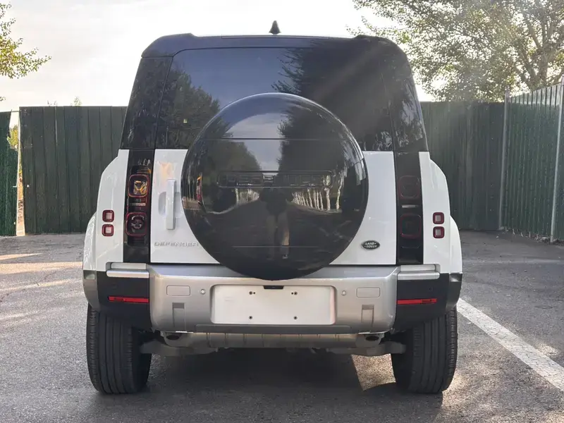 2024 Land Rover Defender с пробегом 7 900 км