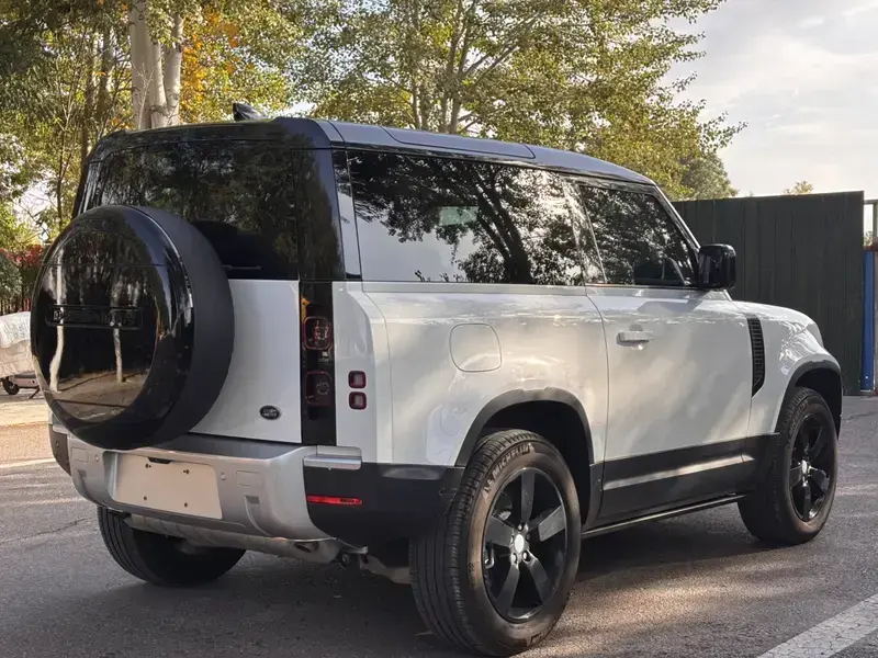 2024 Land Rover Defender с пробегом 7 900 км