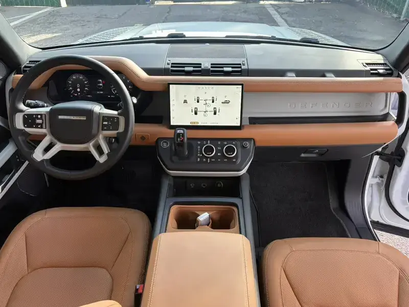 2024 Land Rover Defender с пробегом 7 900 км