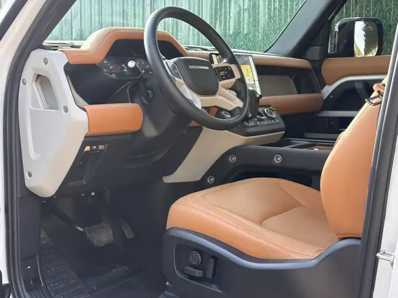 2024 Land Rover Defender с пробегом 7 900 км