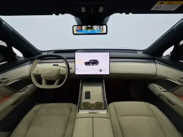 2025 Nio Onvo L90 с пробегом 9 700 км