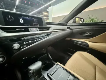 2021 Lexus ES с пробегом 62 000 км