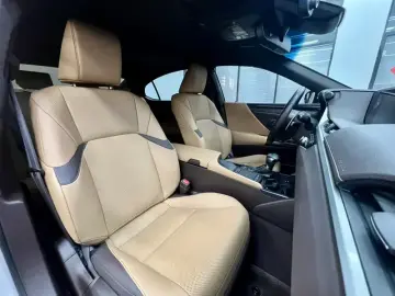 2021 Lexus ES с пробегом 62 000 км