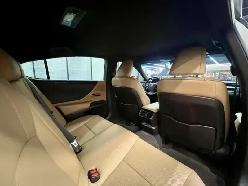 2021 Lexus ES с пробегом 62 000 км