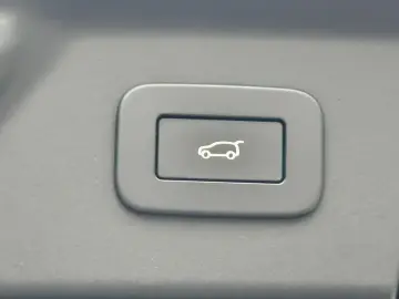 2024 Land Rover Range Rover Velar с пробегом 45 000 км