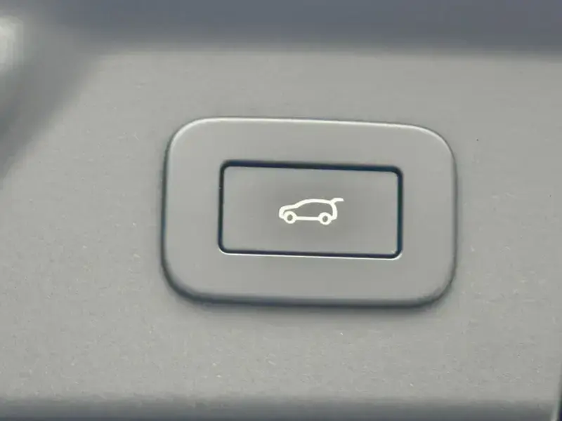 2024 Land Rover Range Rover Velar с пробегом 45 000 км