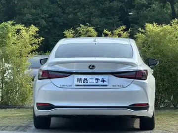 2020 Lexus ES с пробегом 70 000 км