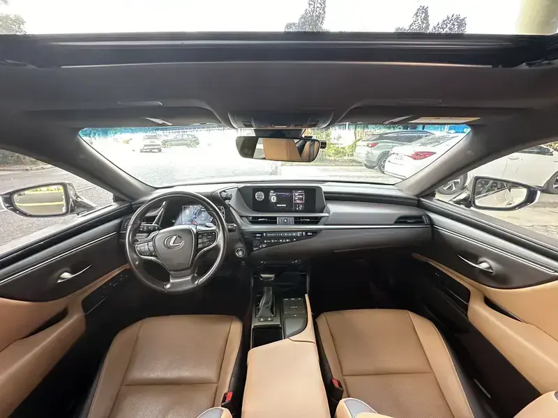 2020 Lexus ES с пробегом 70 000 км