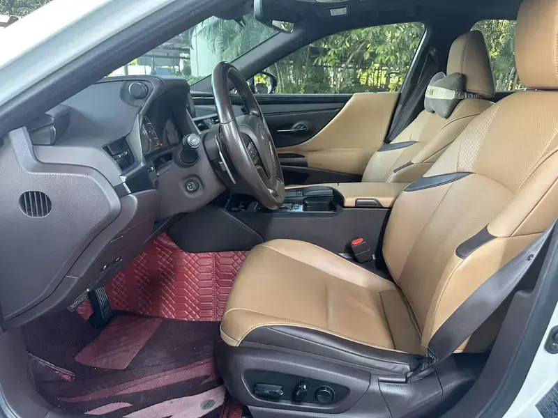 2020 Lexus ES с пробегом 70 000 км