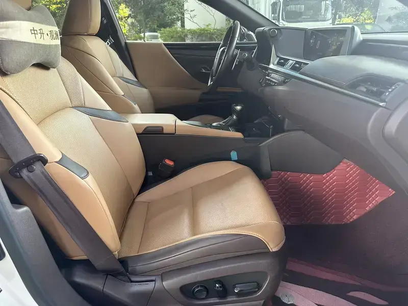 2020 Lexus ES с пробегом 70 000 км