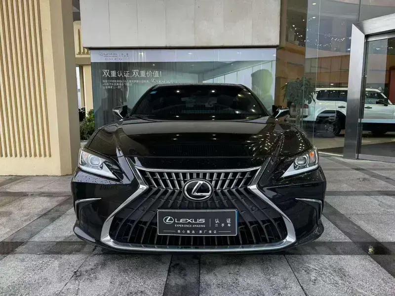 2022 Lexus ES с пробегом 57 000 км