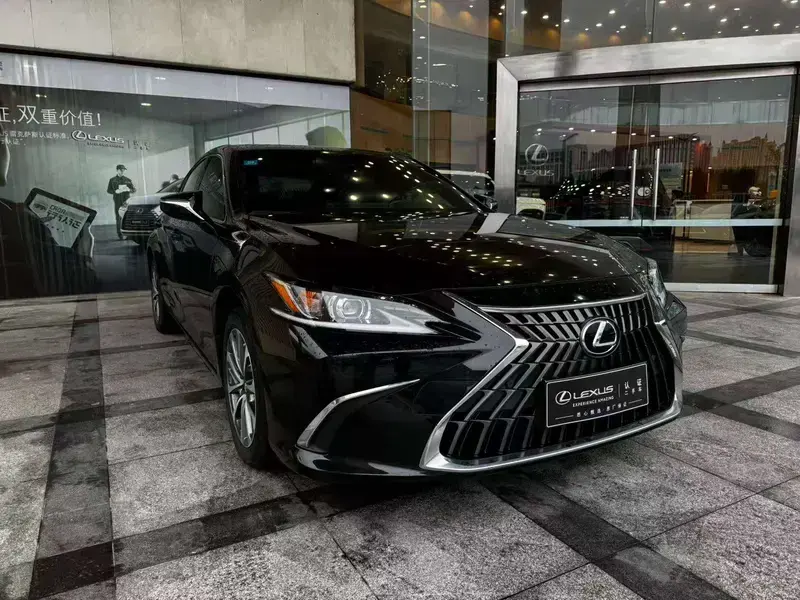 2022 Lexus ES с пробегом 57 000 км