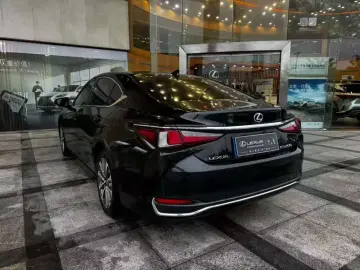 2022 Lexus ES с пробегом 57 000 км