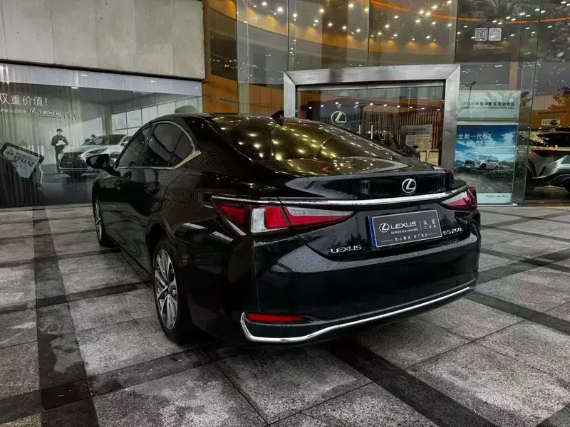 2022 Lexus ES с пробегом 57 000 км