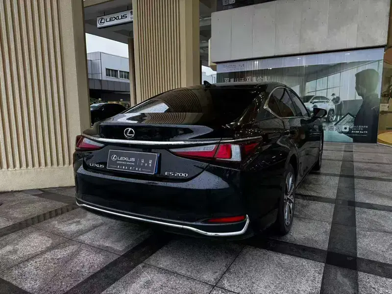 2022 Lexus ES с пробегом 57 000 км