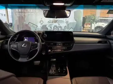 2022 Lexus ES с пробегом 57 000 км