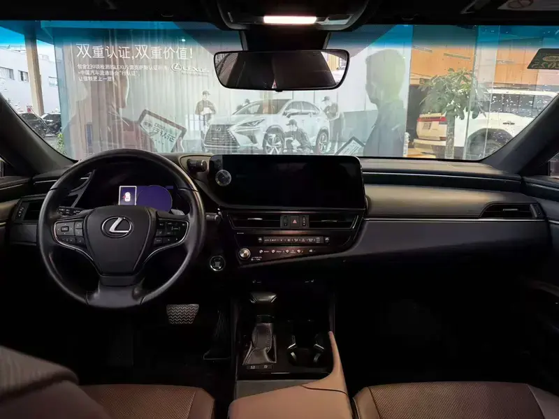 2022 Lexus ES с пробегом 57 000 км