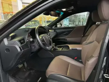 2022 Lexus ES с пробегом 57 000 км