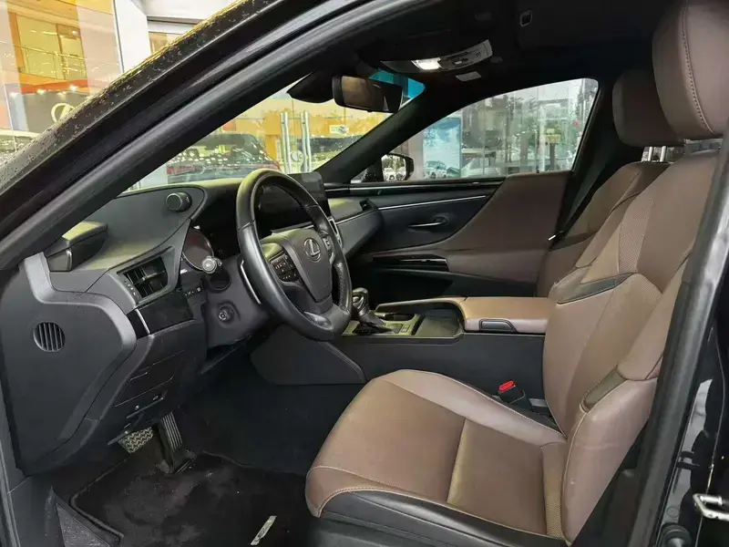 2022 Lexus ES с пробегом 57 000 км