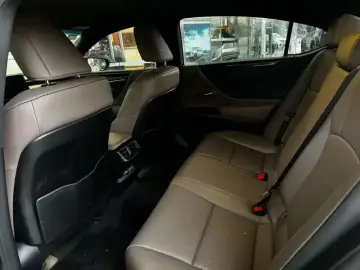 2022 Lexus ES с пробегом 57 000 км