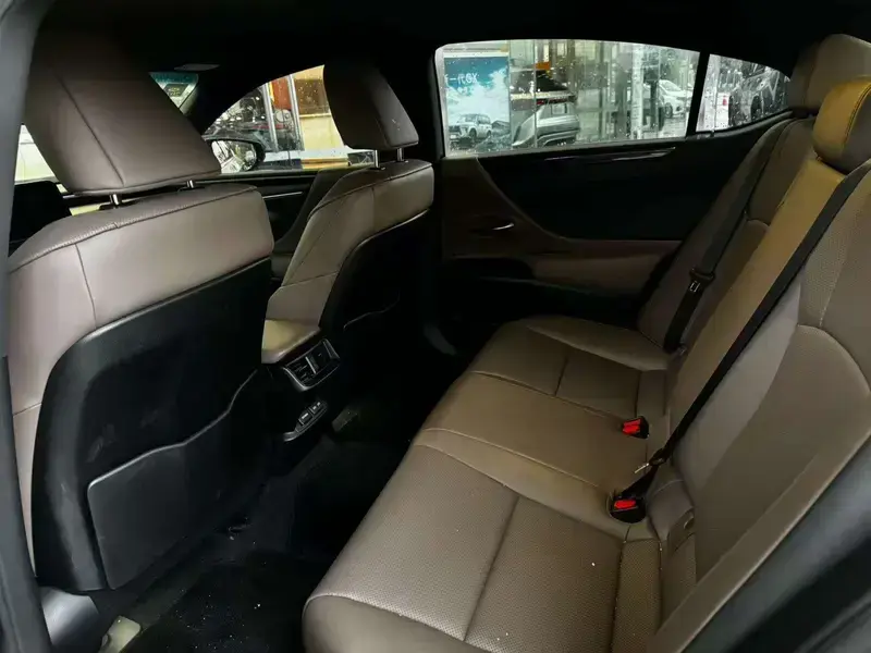 2022 Lexus ES с пробегом 57 000 км