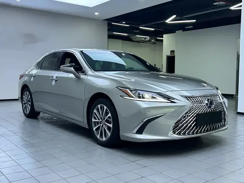 2021 Lexus ES с пробегом 41 500 км