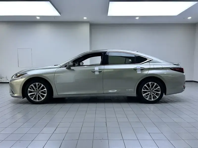 2021 Lexus ES с пробегом 41 500 км