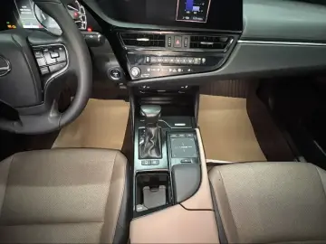 2021 Lexus ES с пробегом 41 500 км