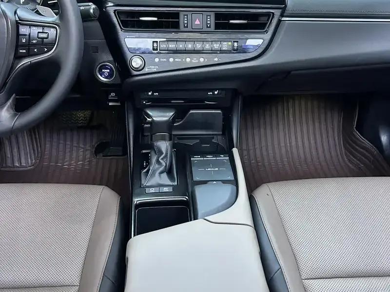 2021 Lexus ES с пробегом 41 500 км