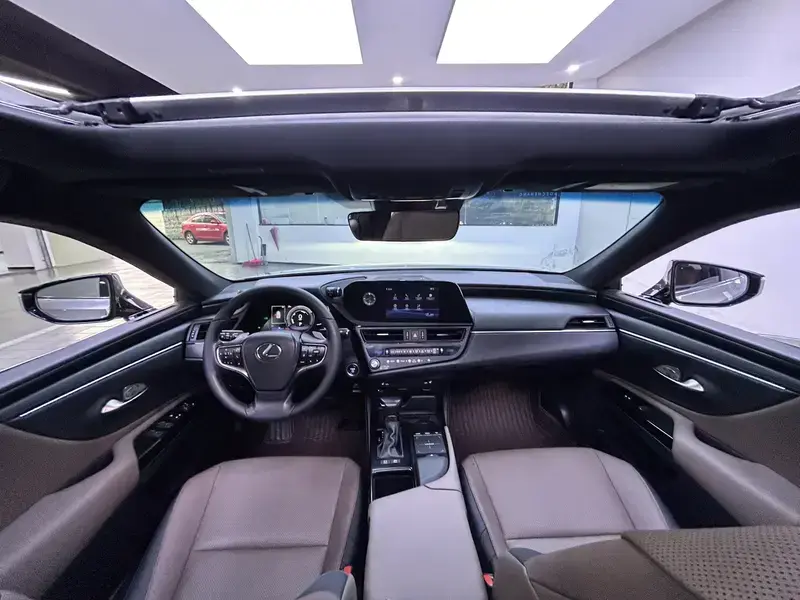 2021 Lexus ES с пробегом 41 500 км