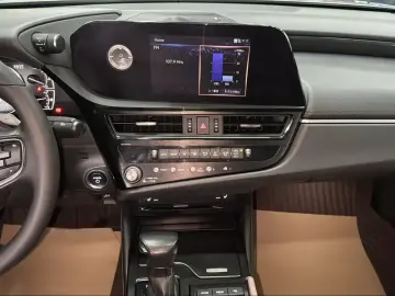 2021 Lexus ES с пробегом 41 500 км