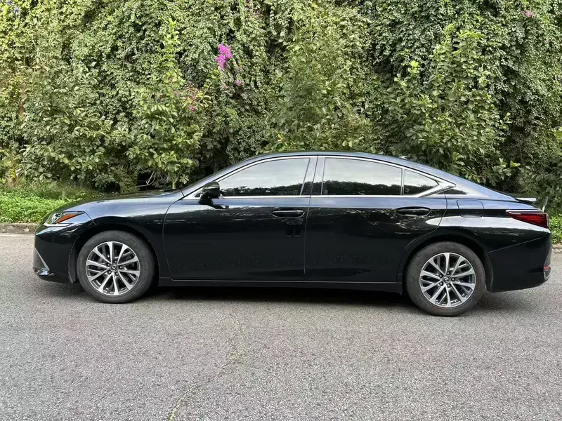 2022 Lexus ES с пробегом 38 000 км