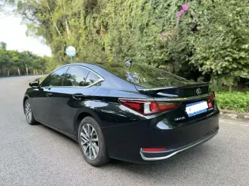 2022 Lexus ES с пробегом 38 000 км