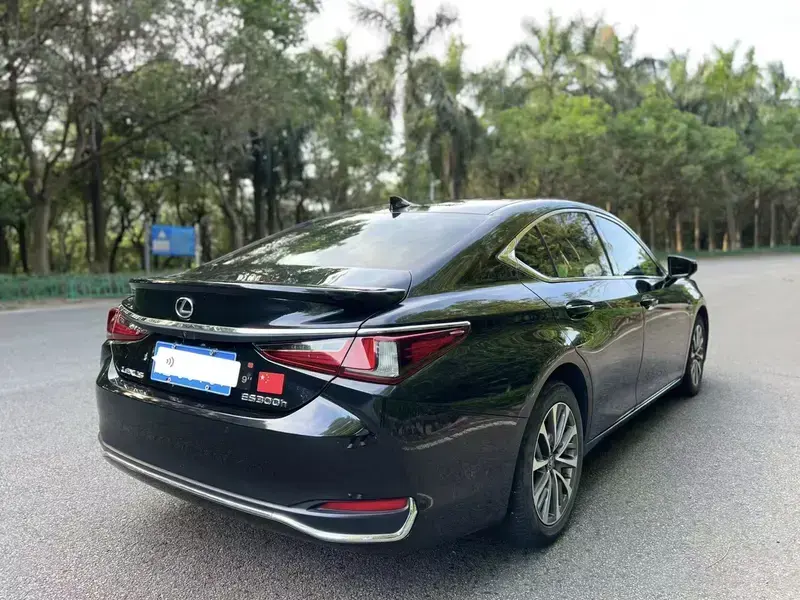 2022 Lexus ES с пробегом 38 000 км