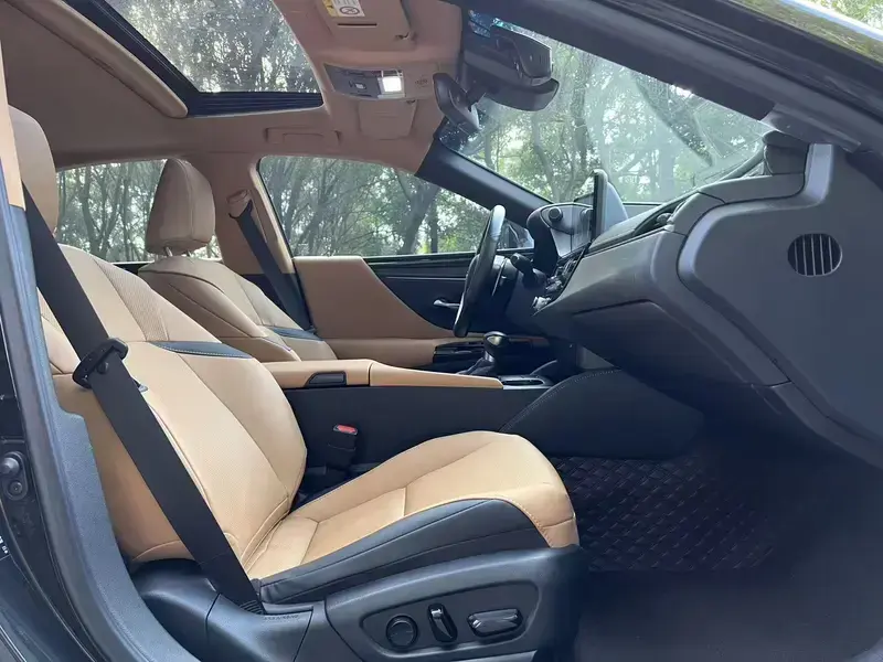 2022 Lexus ES с пробегом 38 000 км