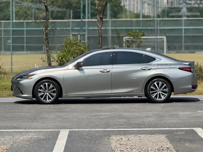 2020 Lexus ES с пробегом 88 000 км