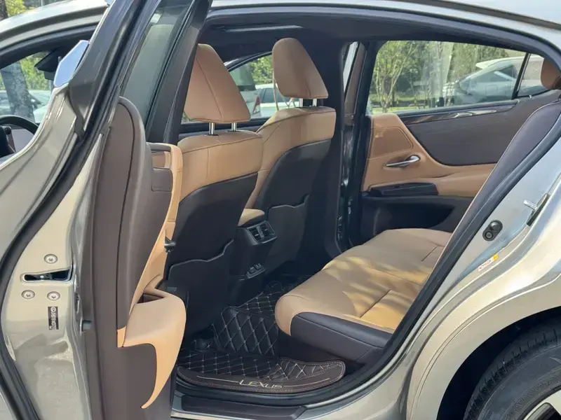 2020 Lexus ES с пробегом 88 000 км