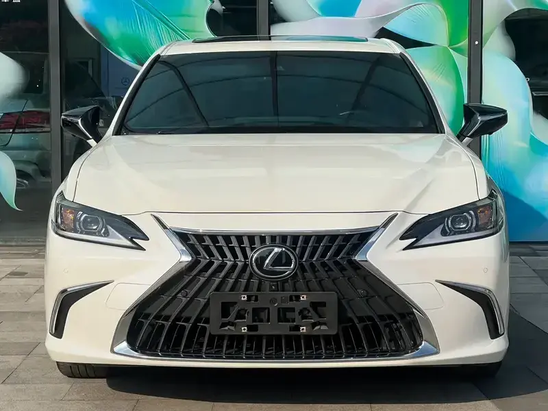 2024 Lexus ES с пробегом 29 000 км
