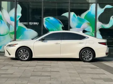 2024 Lexus ES с пробегом 29 000 км