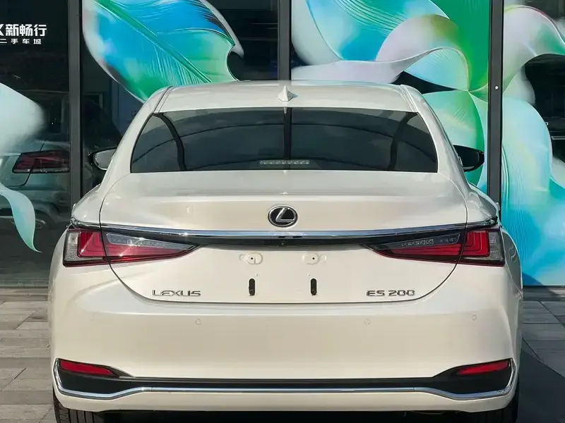 2024 Lexus ES с пробегом 29 000 км