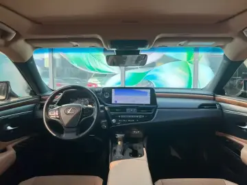 2024 Lexus ES с пробегом 29 000 км