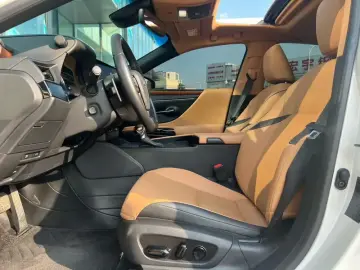 2024 Lexus ES с пробегом 29 000 км