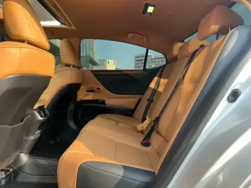 2024 Lexus ES с пробегом 29 000 км