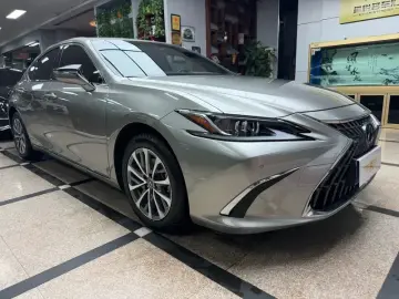2022 Lexus ES с пробегом 42 000 км